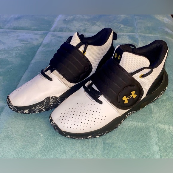 Under Armour Zone Unisex Basketball Shoe - Picture 5 of 11